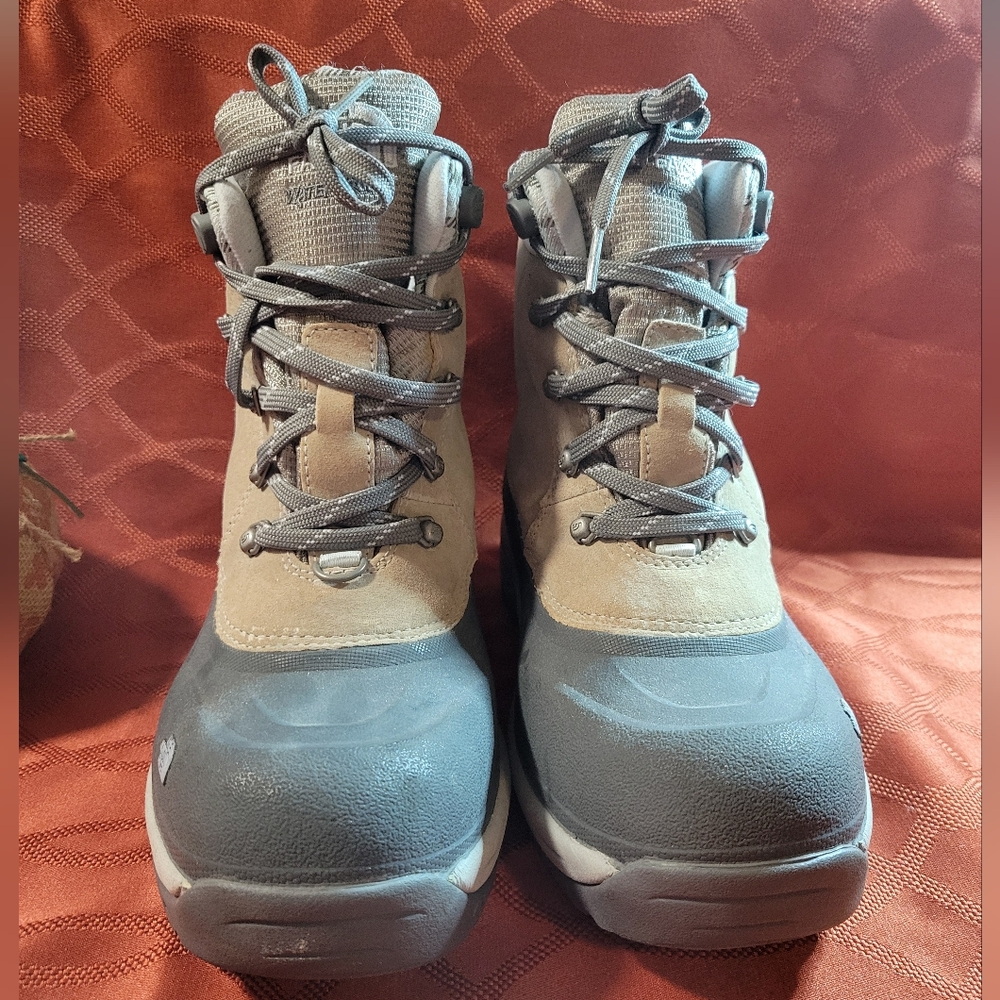 Like New The North Face Snow Boots